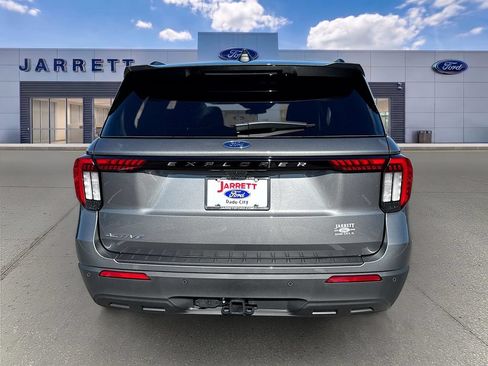 New 2026 Ford Explorer Active RWD image 7