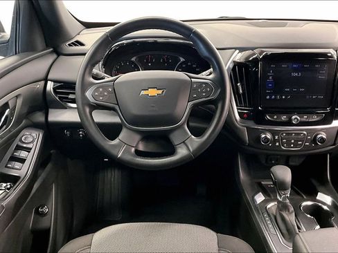 Used 2023 Chevrolet Traverse LT FWD image 4
