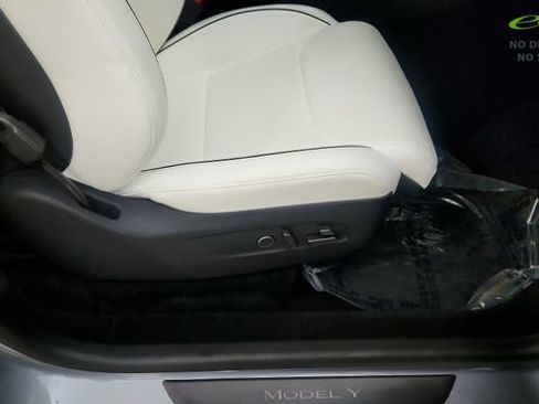 Used 2026 Tesla Model Y Performance AWD/4WD image 36