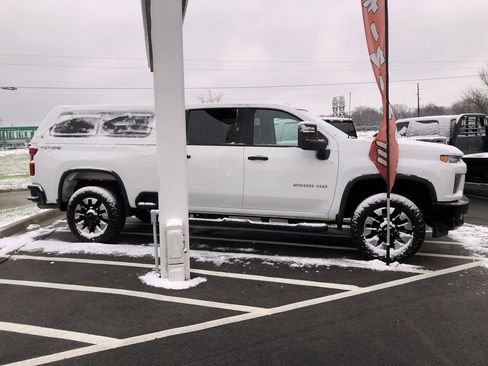 Used 2020 Chevrolet Silverado 2500 Custom w/ Custom Value Package image 6