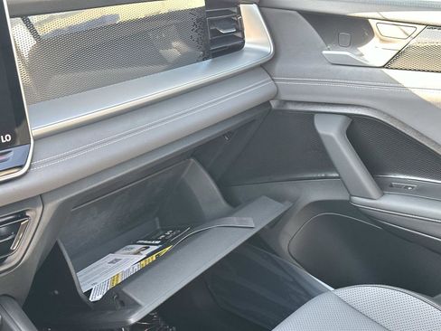 New 2025 Volkswagen Tiguan SE image 32