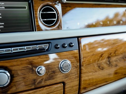 Used 2014 Rolls-Royce Phantom Sedan image 62