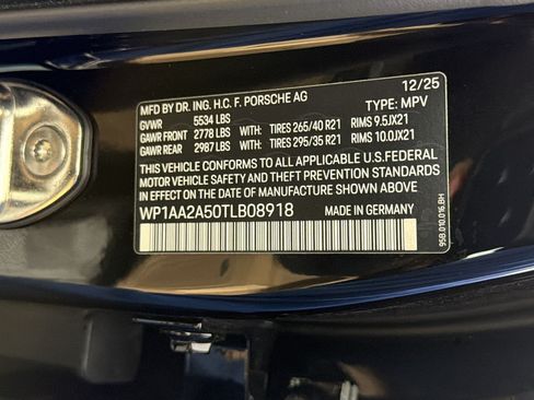 Certified 2026 Porsche Macan AWD/4WD image 25