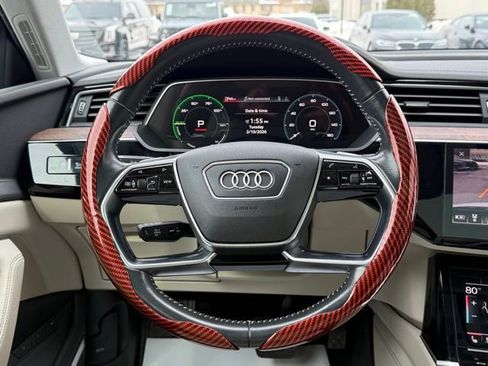 Used 2019 Audi e-tron Premium Plus image 44