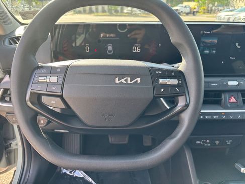 Used 2025 Kia K4 LXS image 27