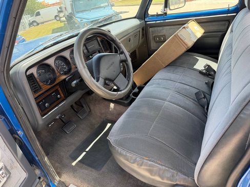 Used 1992 Dodge D/W Truck 250 AWD/4WD image 11