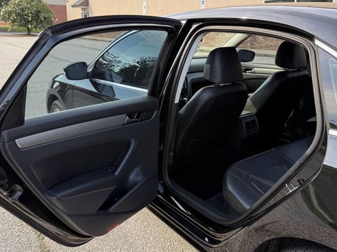 Used 2014 Volkswagen Passat 1.8T SE image 11