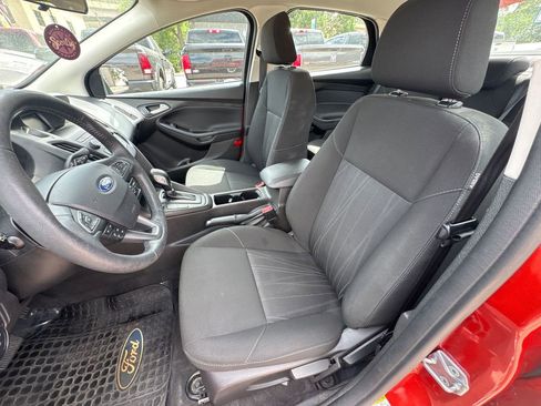 Used 2018 Ford Focus SE w/ Cold Weather Package image 10