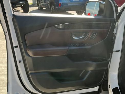 Used 2025 Honda Pilot Elite image 5