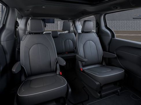 New 2027 Chrysler Pacifica Limited AWD/4WD image 16