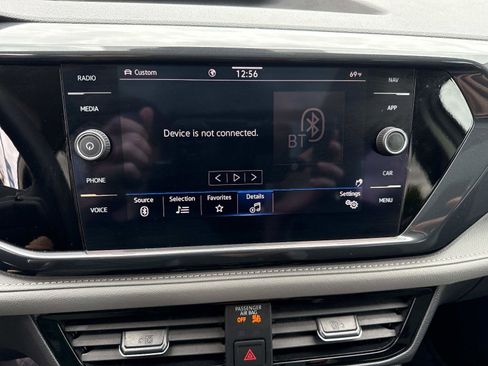 Certified 2022 Volkswagen Taos SEL w/ Panoramic Sunroof Package image 23