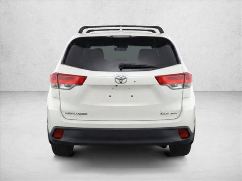 Certified 2017 Toyota Highlander XLE AWD/4WD image 6