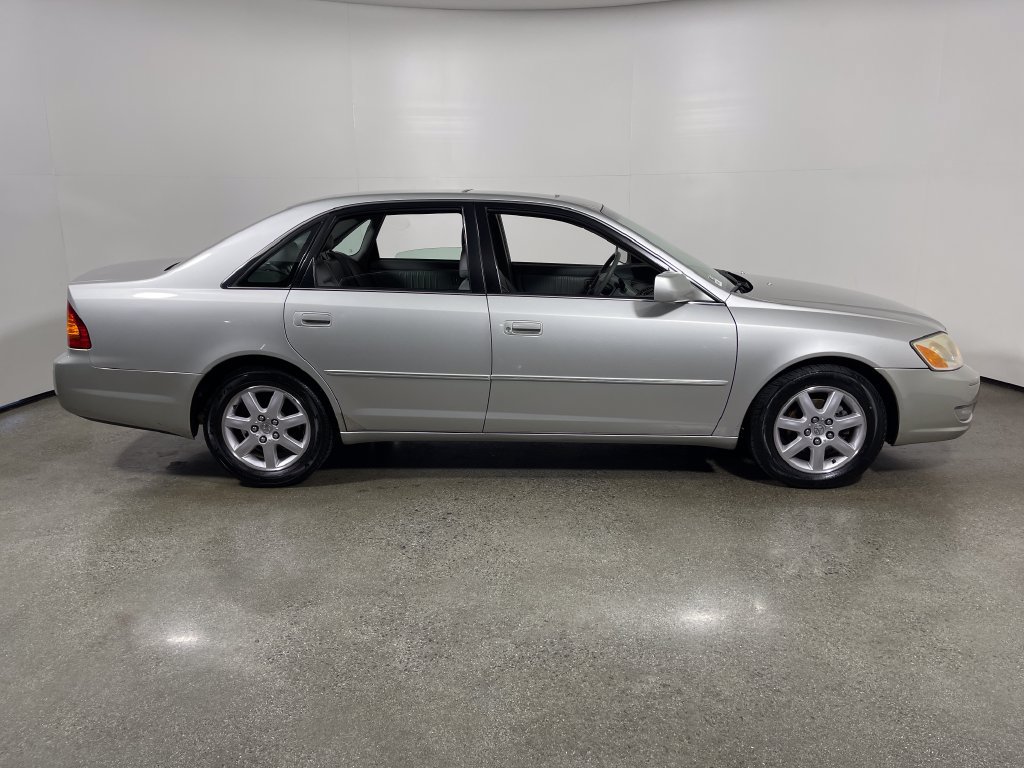 Used 2001 Toyota Avalon XLS w/ Option Pkg 6 FWD image 2