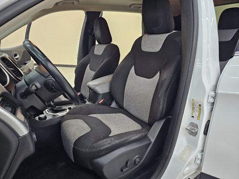 Used 2014 Jeep Cherokee Latitude w/ Comfort/Convenience Group image 15