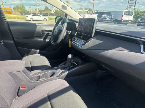 Used 2023 Toyota Corolla LE w/ Carpet Mat Package (TMS) FWD image 17