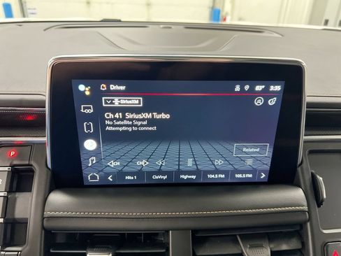 Used 2022 GMC Yukon XL AT4 AWD/4WD image 14
