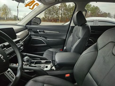 Certified 2024 Kia Telluride EX w/ EX Captain's Chair Package image 9