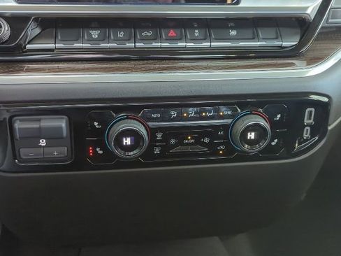 Used 2025 Chevrolet Silverado 2500 LT w/ Convenience Package image 9