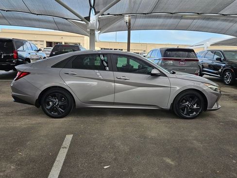 Used 2023 Hyundai Elantra SEL image 4
