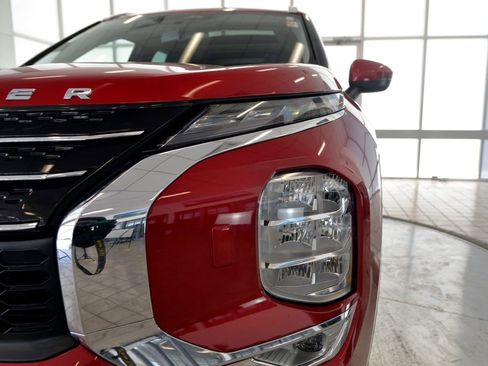 Used 2023 Mitsubishi Outlander SE image 11