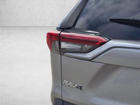 Used 2020 Toyota RAV4 XLE image 9
