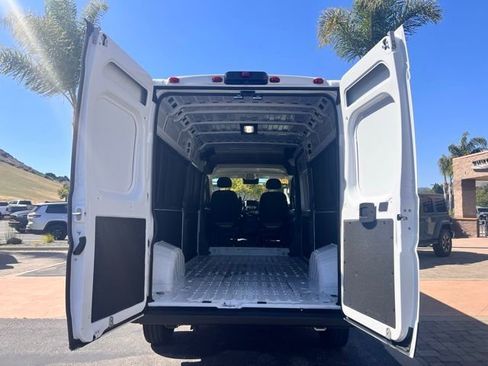 Used 2025 RAM ProMaster 2500 w/ Convenience Group FWD image 16