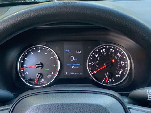 Used 2022 Toyota RAV4 LE image 18