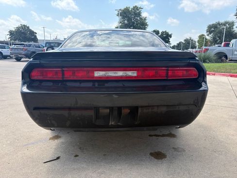 Used 2010 Dodge Challenger R/T RWD image 6