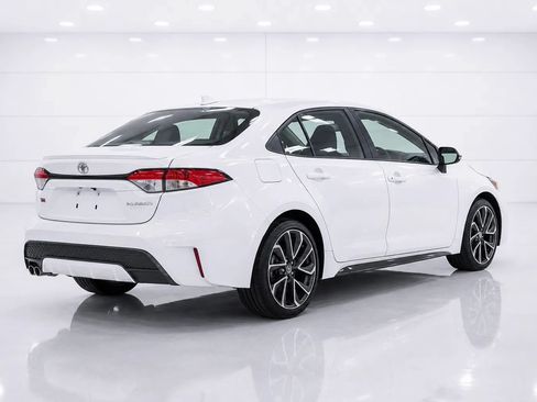 Used 2020 Toyota Corolla SE w/ SE Premium Package FWD image 5