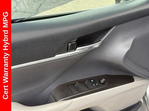 Used 2022 Toyota Camry SE FWD image 18