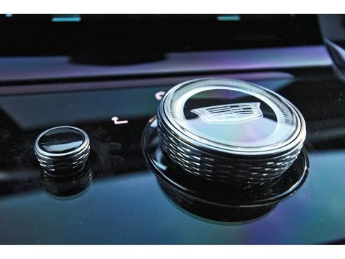 Used 2025 Cadillac Escalade ESV Sport w/ Touring Package image 26