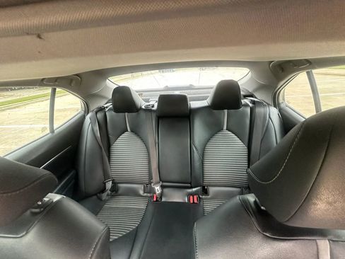 Used 2018 Toyota Camry SE w/ Moonroof Package FWD image 13