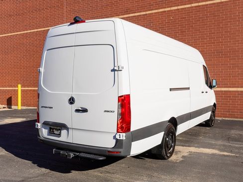 Used 2025 Mercedes-Benz Sprinter 2500 image 24