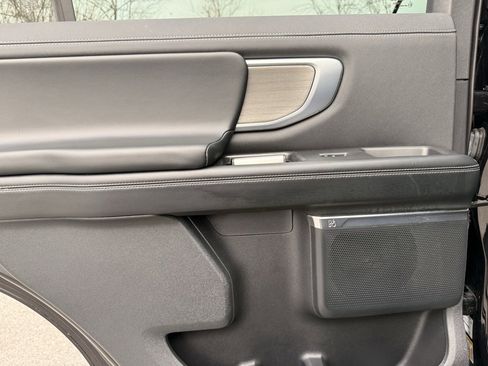 Used 2025 Ford Expedition Platinum image 42