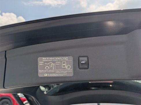 Used 2019 INFINITI QX50 Luxe AWD/4WD image 14