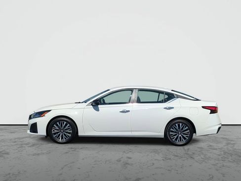 Used 2025 Nissan Altima 2.5 SV FWD image 5