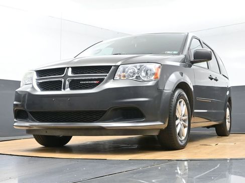 Used 2016 Dodge Grand Caravan SE FWD image 37