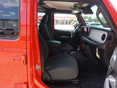 Used 2025 Jeep Wrangler Unlimited Sport AWD/4WD image 15