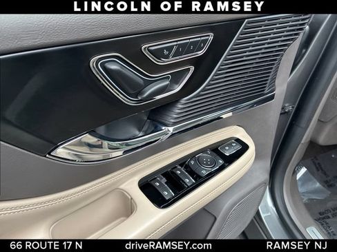 Used 2022 Lincoln Corsair AWD w/ Premium Package image 13