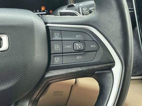 Used 2022 Jeep Grand Cherokee L Limited AWD/4WD image 30