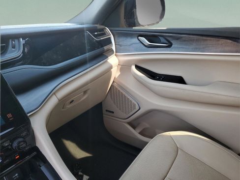 Certified 2023 Jeep Grand Cherokee 4WD 4xe w/ Luxury Tech Group II image 23