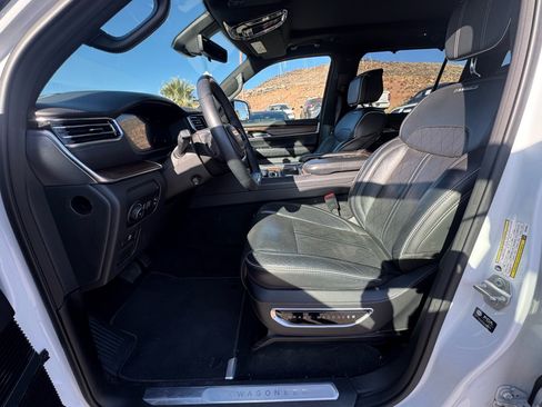 Used 2023 Jeep Grand Wagoneer L Series II image 9