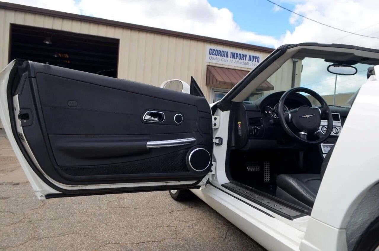Used 2005 Chrysler Crossfire Limited RWD image 17