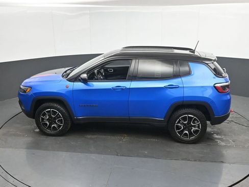 Used 2025 Jeep Compass Trailhawk AWD/4WD image 36