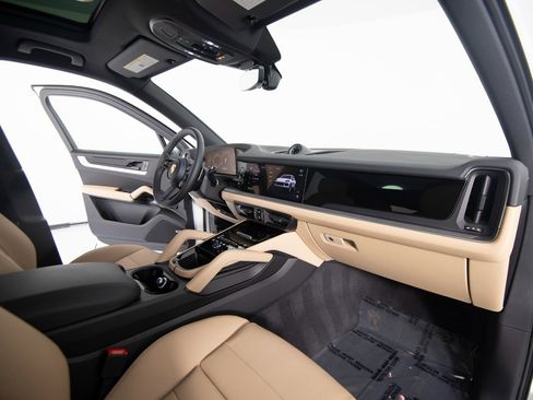 New 2026 Porsche Cayenne image 24