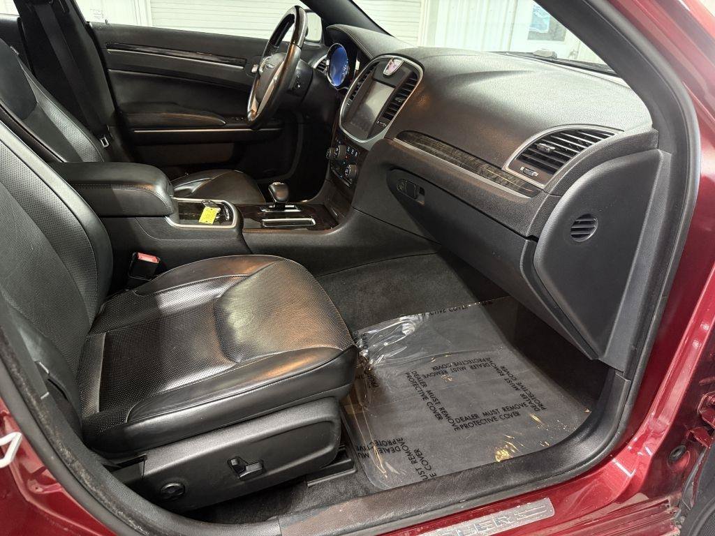 Used 2014 Chrysler 300 C AWD/4WD image 29