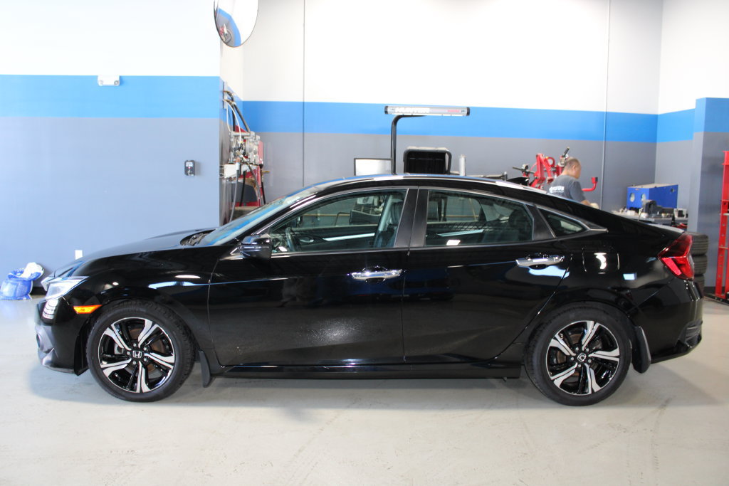 Used 2017 Honda Civic Touring image 9
