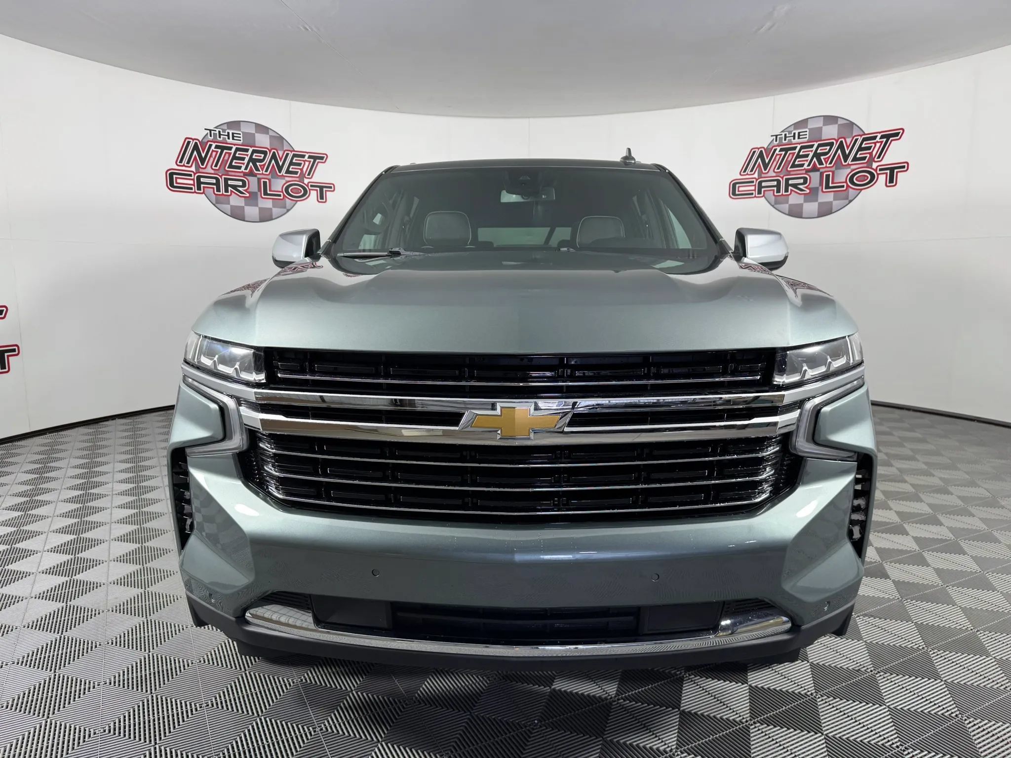 Used 2023 Chevrolet Suburban Premier AWD/4WD image 2