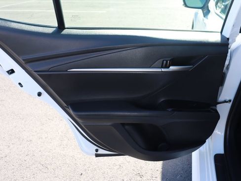Used 2025 Toyota Camry SE image 11