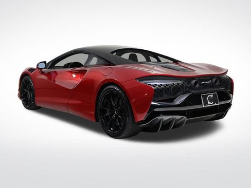 Used 2024 McLaren Artura image 3